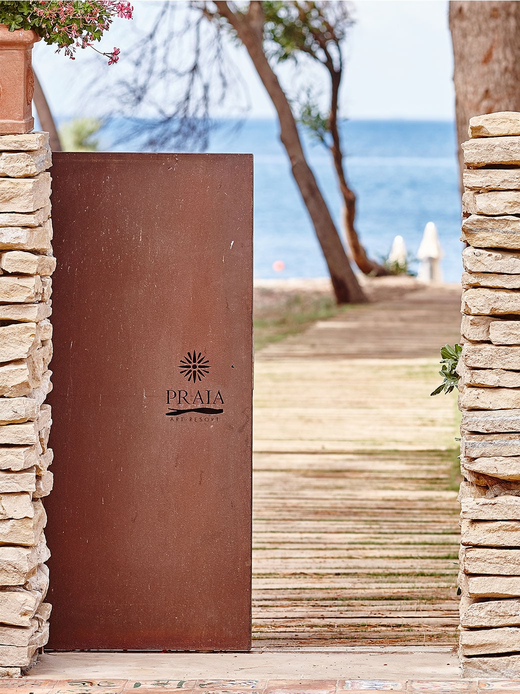 Praia Art Resort - entrance