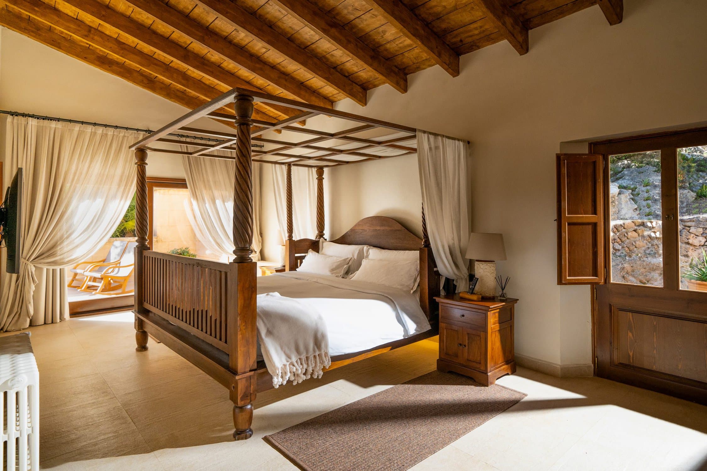 Best Room - Royal Suite - Design - Elegant - Bed