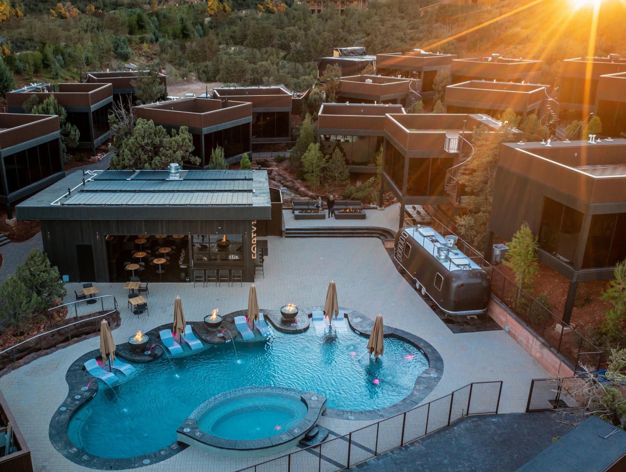 Pool - Atrium - Restaurant