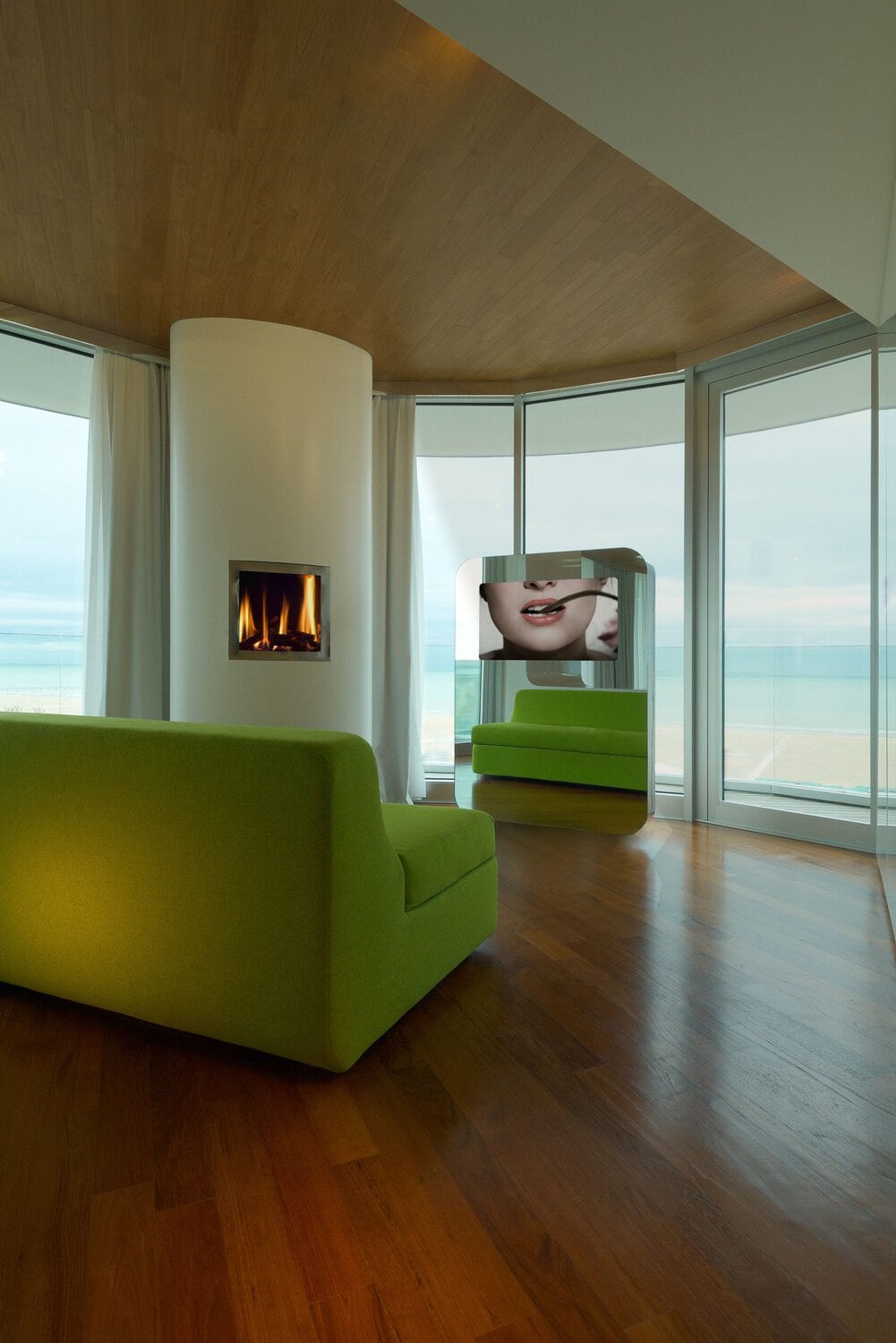 i-SUITE Hotel – Stilvoller Loungebereich mit modernem Design und Panoramablick.